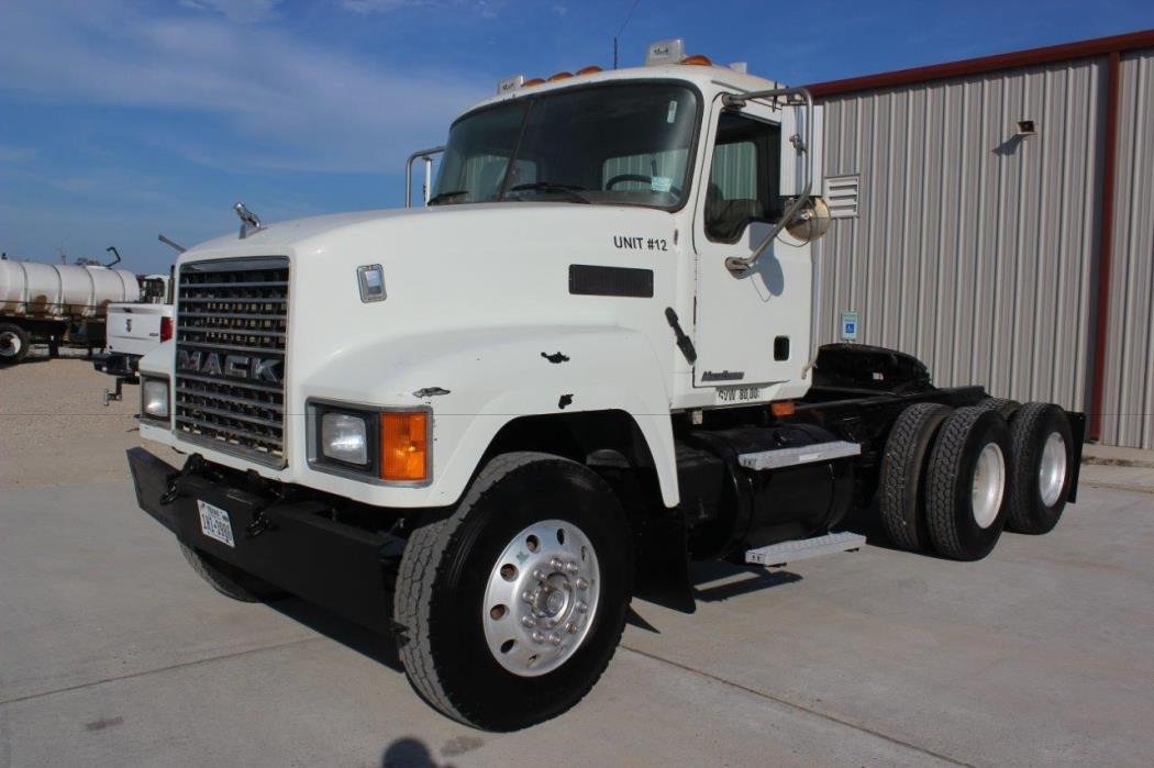 2004 Mack Ch613  Conventional - Day Cab