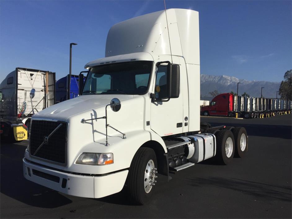 2012 Volvo Vnm420  Conventional - Day Cab