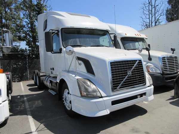 2012 Volvo Vnl  Conventional - Sleeper Truck