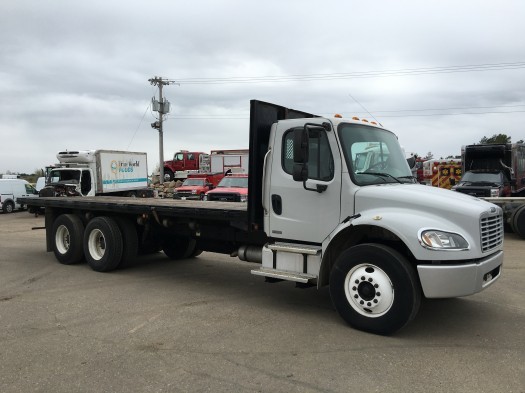 2005 Freightliner M2 Business Class Flatbed  Flatbed Truck