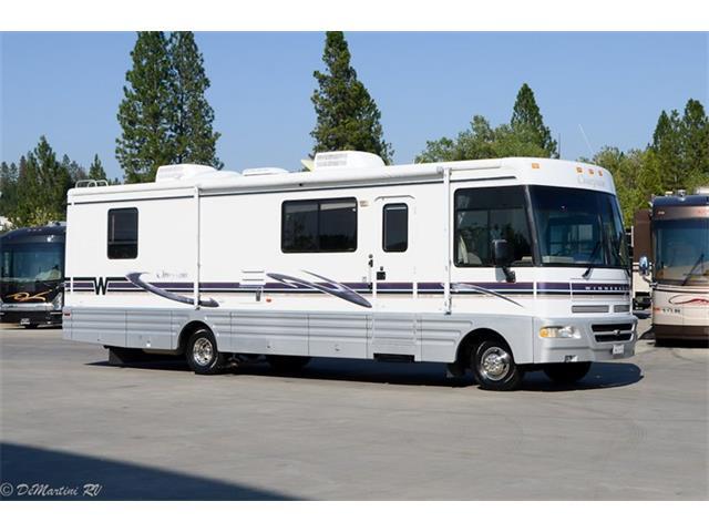 1998 Winnebago Cheiftan 33WB