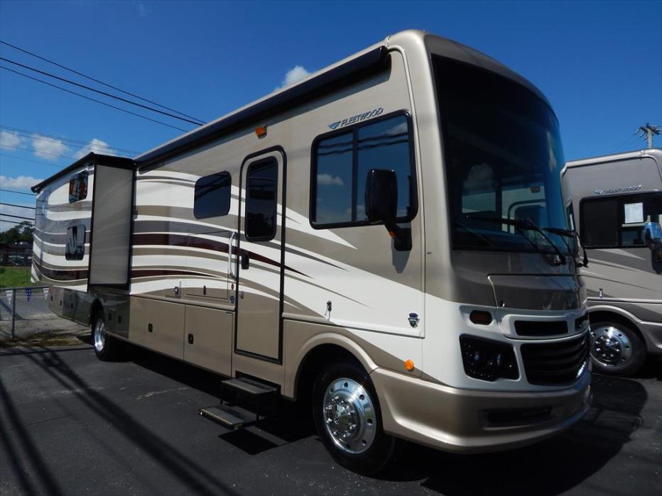 2017 Fleetwood Bounder 36H Bath and One Half Rear Queen