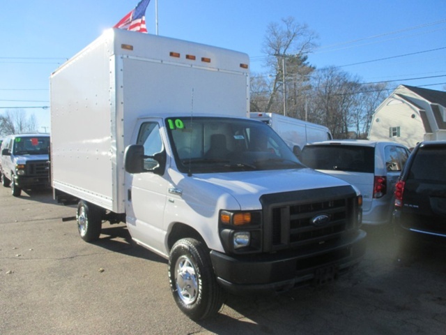 2010 Ford E-350 Cutaway  Cab Chassis