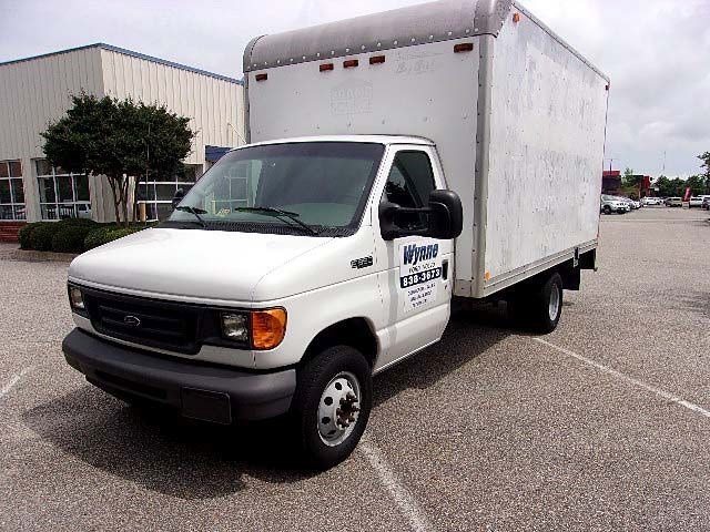 2005 Ford Econoline Commercial Cutaway  Box Truck - Straight Truck