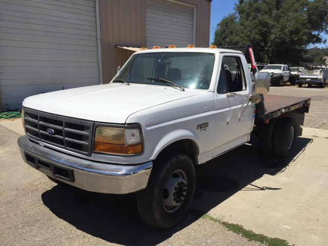 1997 Ford F-450  Flatbed Truck