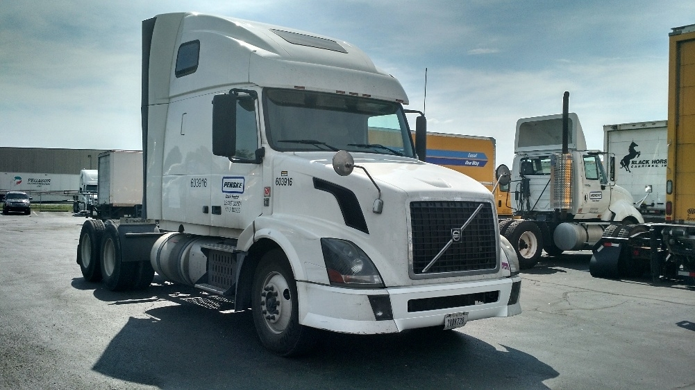 2011 Volvo Vnl  Conventional - Sleeper Truck