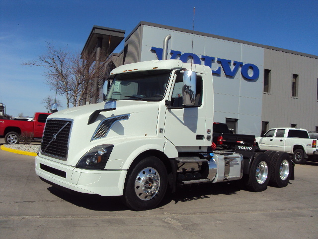 2017 Volvo Vnl64t300  Conventional - Day Cab