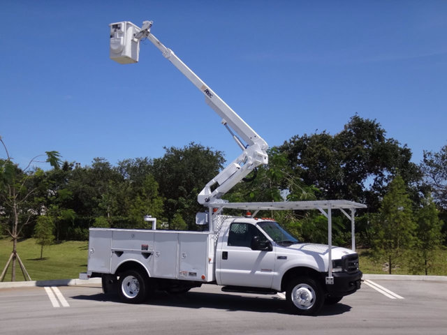 2004 Ford Super Duty F-450 Drw Cab-Chassis  Bucket Truck - Boom Truck