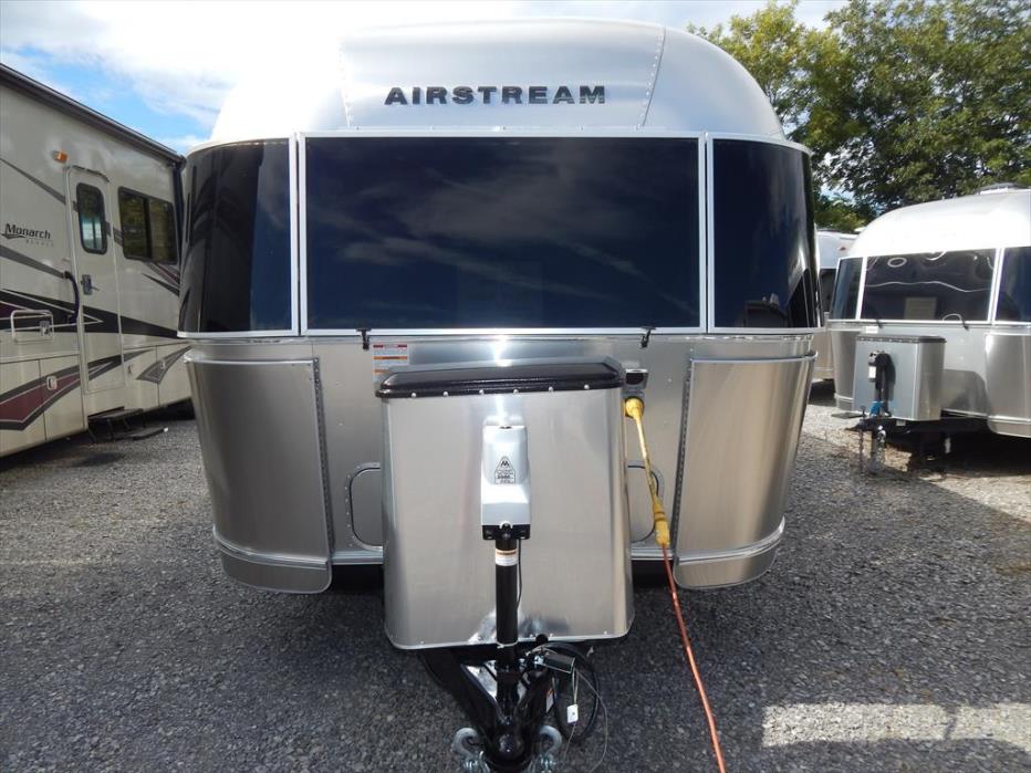 2017 Airstream Flying Cloud 25RB Twin