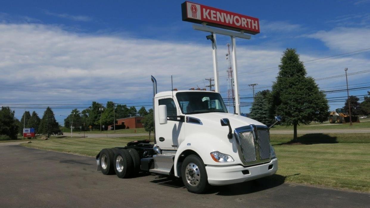 2017 Kenworth T680  Conventional - Day Cab