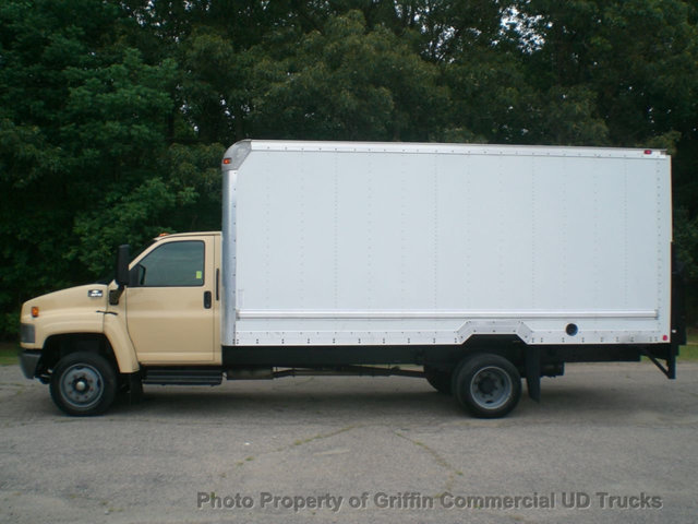 2005 Chevrolet C5500  Box Truck - Straight Truck