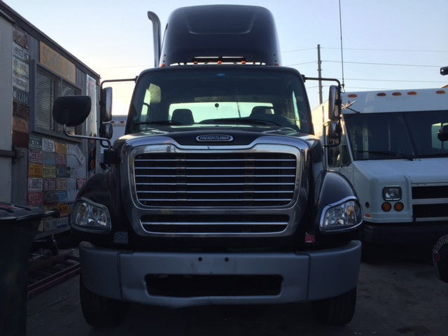 2007 Freightliner Business Class M2 Day Cab Semi Tractor 6  Conventional - Day Cab