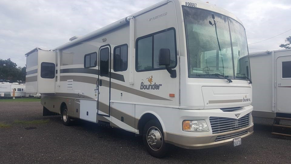 2006 Fleetwood BOUNDER 32W