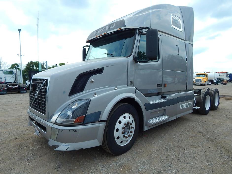 2005 Volvo Vnm64t670  Conventional - Sleeper Truck