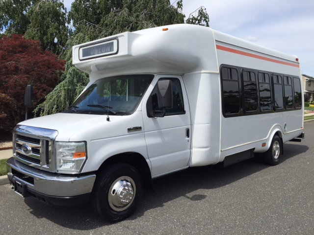 2009 Ford E450 ./. 20 Passenger Wheel Chair Shuttl