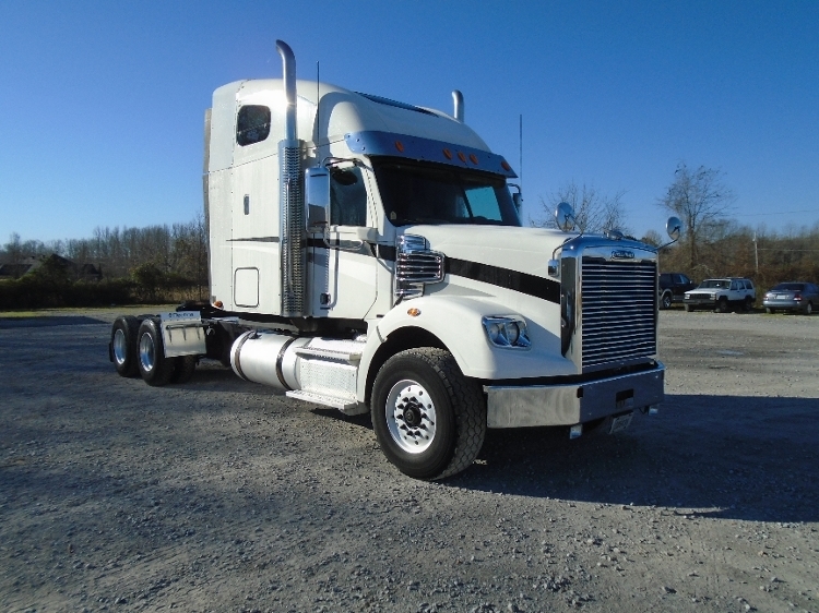 2011 Freightliner 122 Sd  Conventional - Sleeper Truck