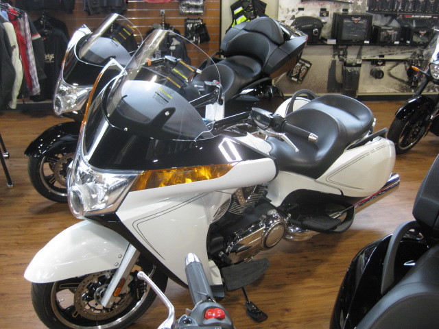 2014 Victory Victory Vision Tour White Metallic