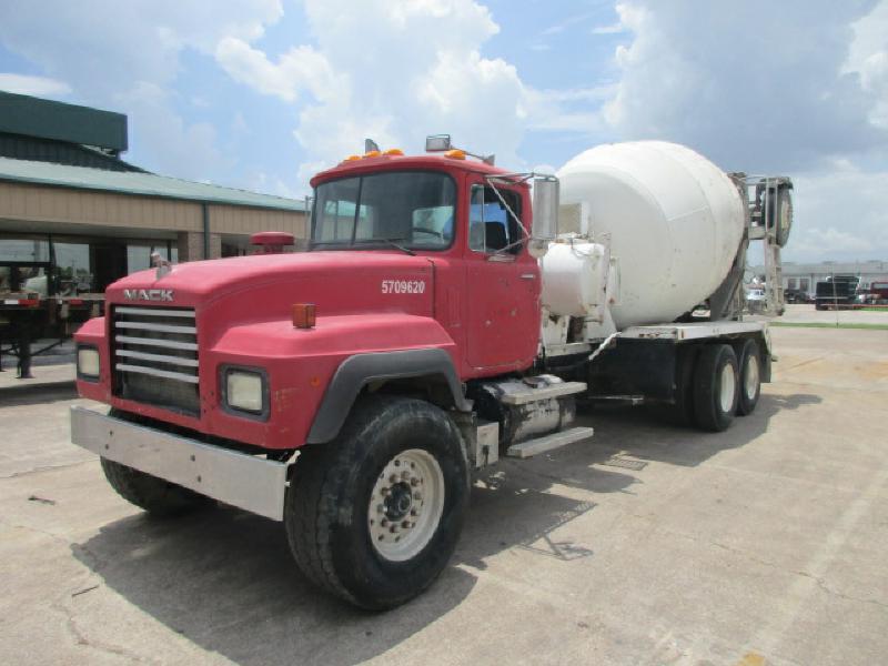 1996 Mack Rd690s  Mixer Truck