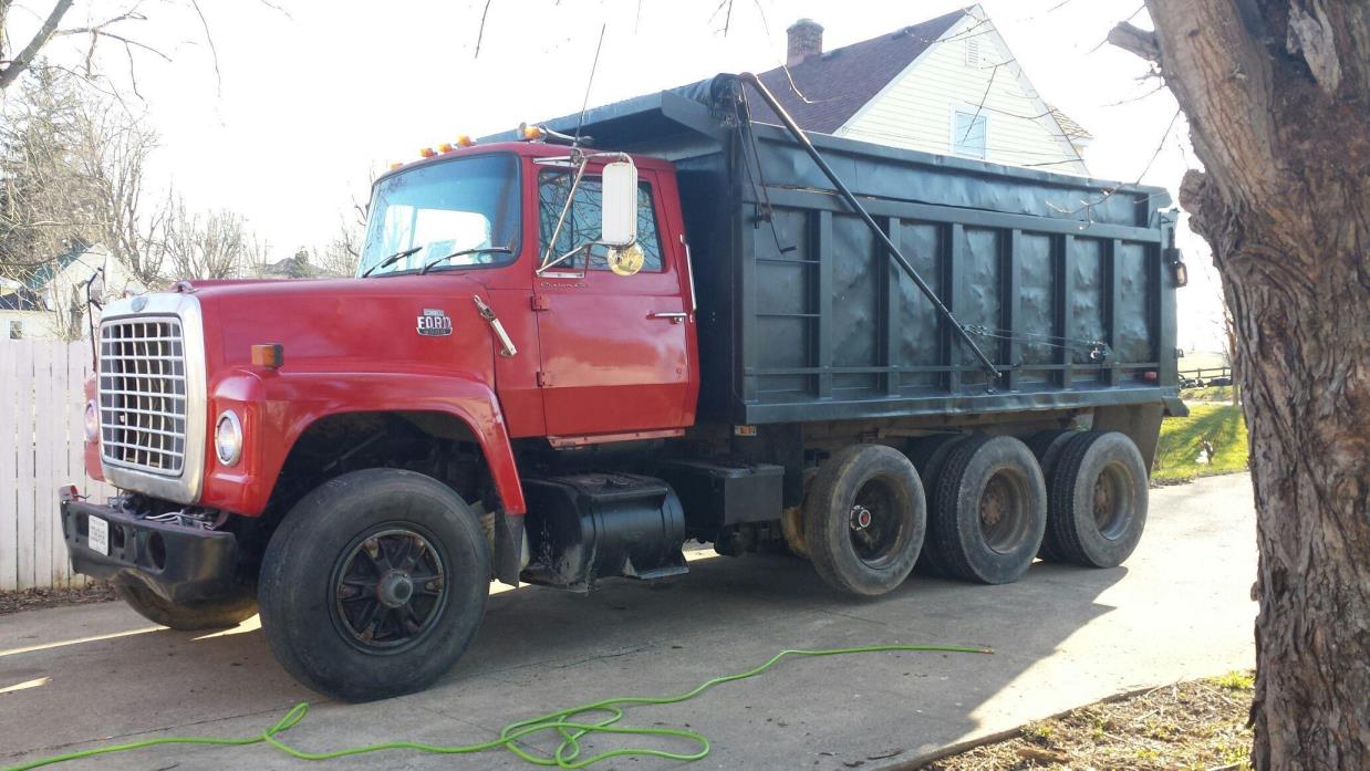 1986 Ford L8000  Conventional - Sleeper Truck