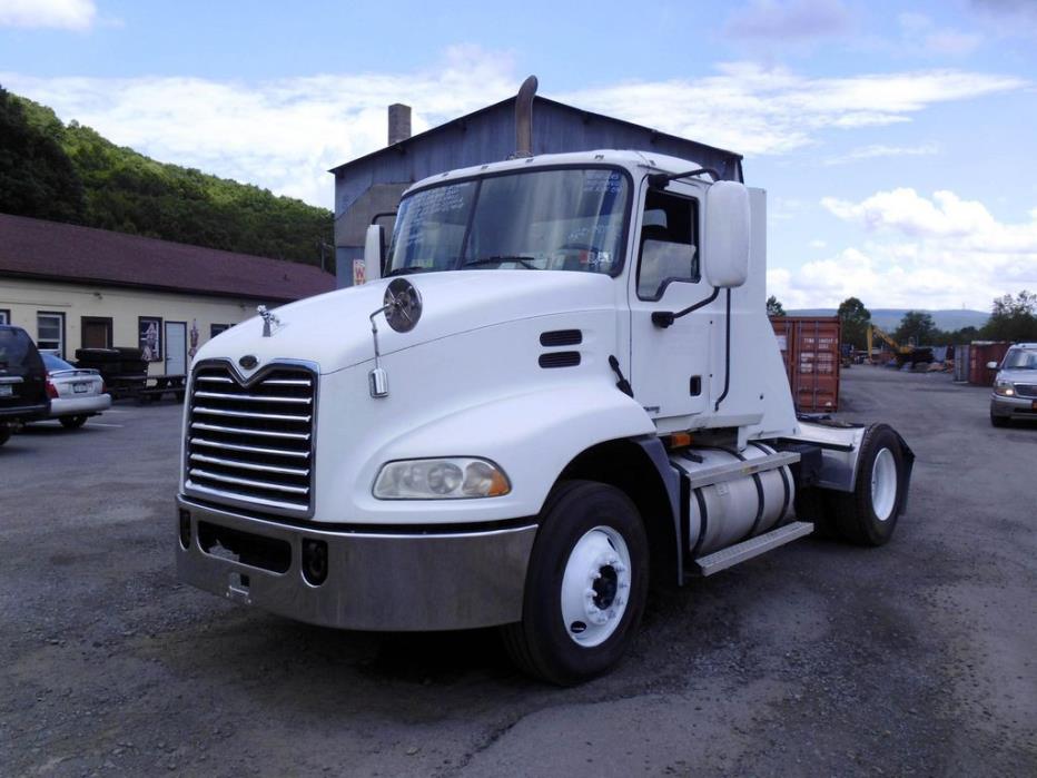 2005 Mack Cxn612  Conventional - Day Cab