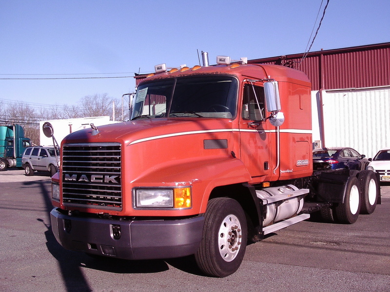 2003 Mack Ch613  Conventional - Sleeper Truck