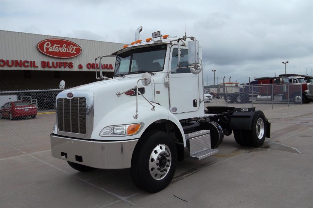 2012 Peterbilt 382  Conventional - Day Cab