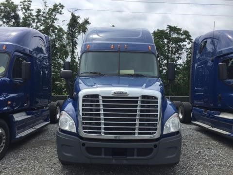 2013 Freightliner Cascadia 125  Conventional - Sleeper Truck