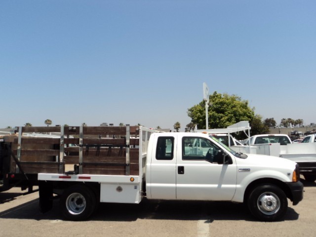 2007 Ford F350  Flatbed Truck