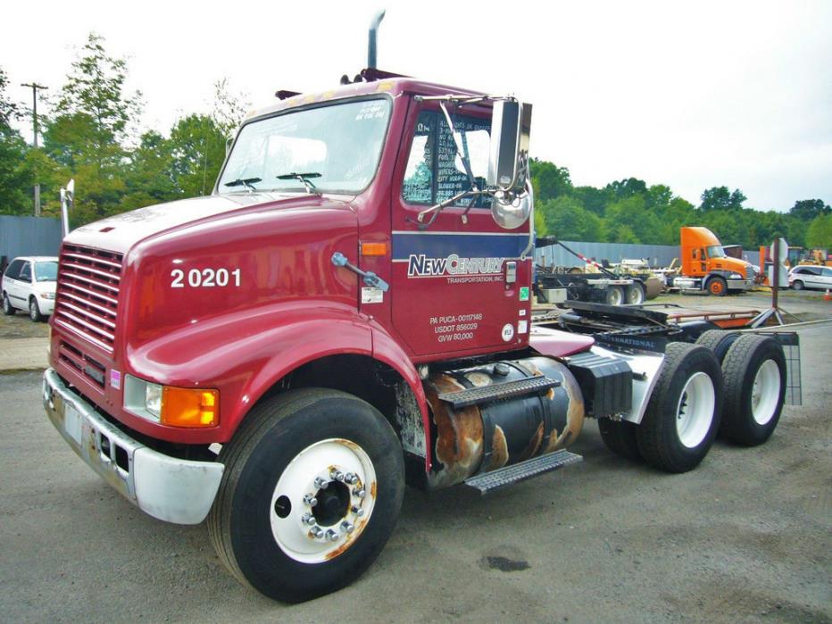 2000 International 8100  Conventional - Day Cab