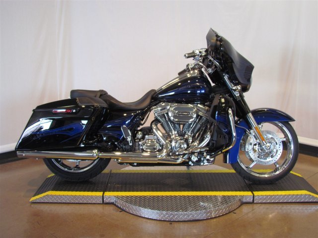 2005 Harley-Davidson Screamin' Eagle CVO Electra Glide FLHTCSE2 Motor Trike