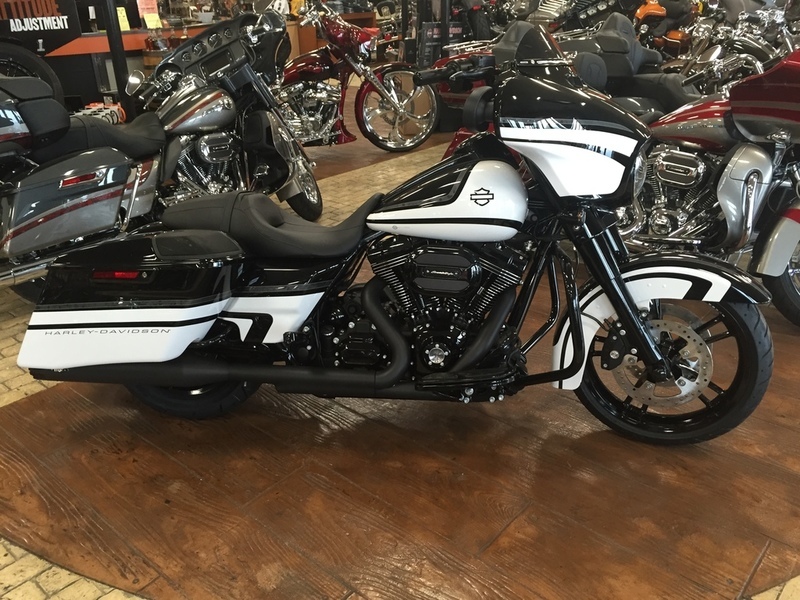 2015 Harley-Davidson FLHTCU Electra Glide Ultra Classic