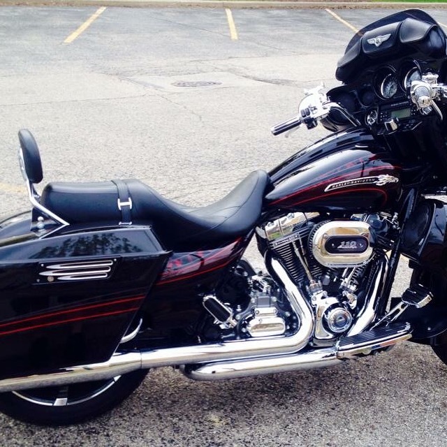 2008 Harley-Davidson FLHRSE4 - CVO ROAD KING ANNIVERSARY EDIT