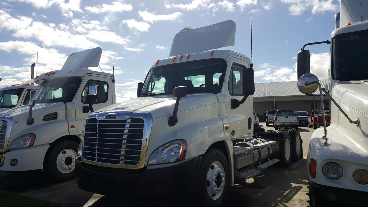 2009 Freightliner Cascadia 113  Conventional - Day Cab