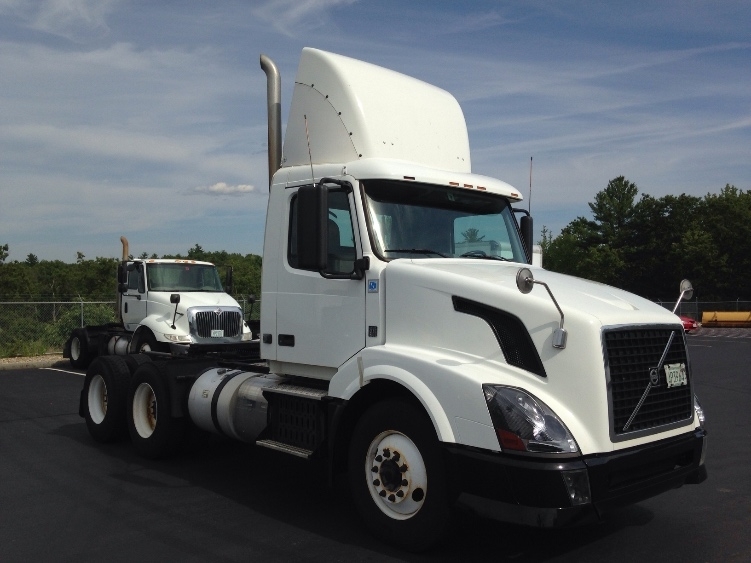 2012 Volvo Vnl  Conventional - Day Cab