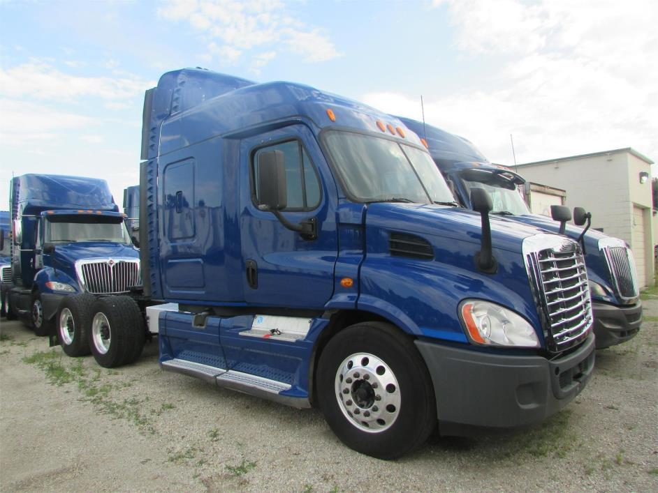 2014 Freightliner Cascadia 113  Conventional - Sleeper Truck