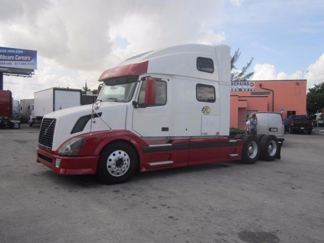 2006 Volvo Vnl  Conventional - Sleeper Truck