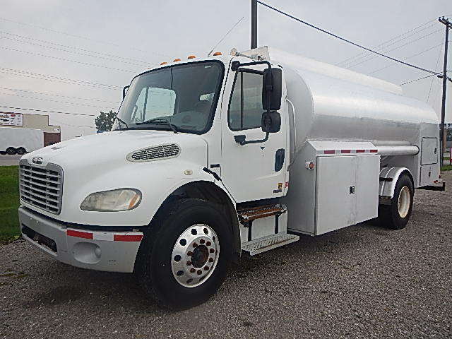 2006 Freightliner Business Class M2  Fuel Truck - Lube Truck