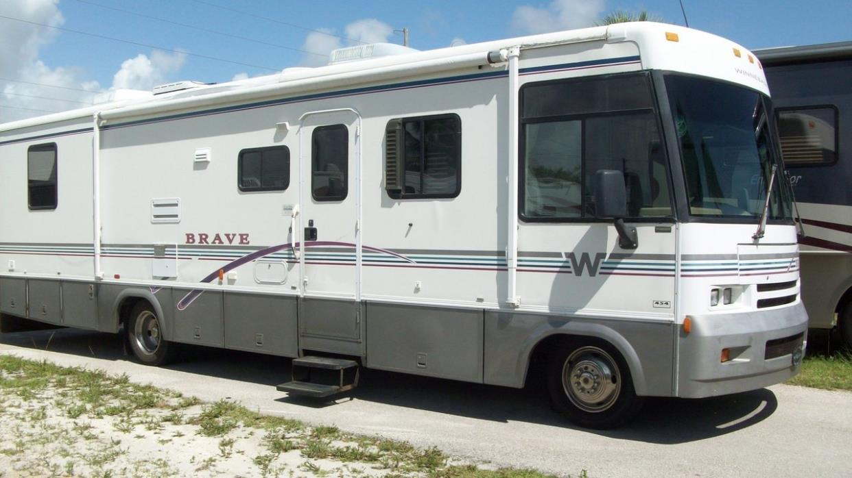 2000 Winnebago BRAVE 35C