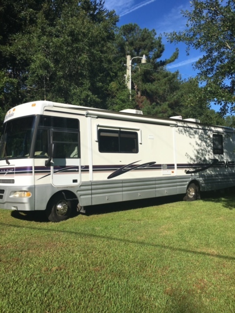 1998 Winnebago Chieftain 33WB