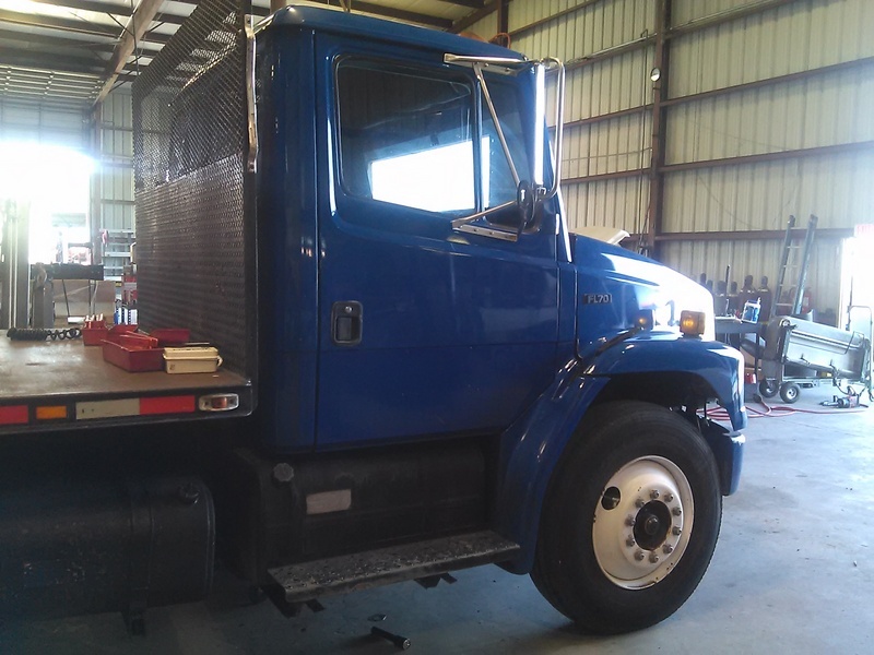 1995 Freightliner Fl70  Cab Chassis