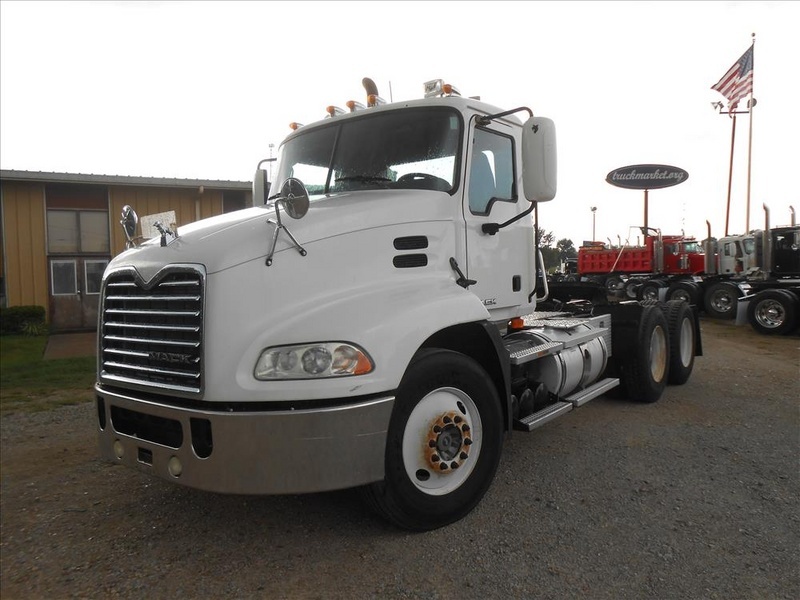 2010 Mack  Conventional - Day Cab