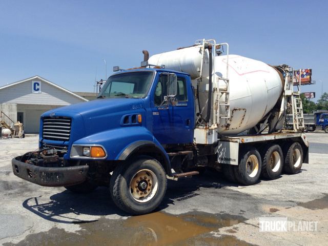 2000 Sterling L9500  Mixer Truck