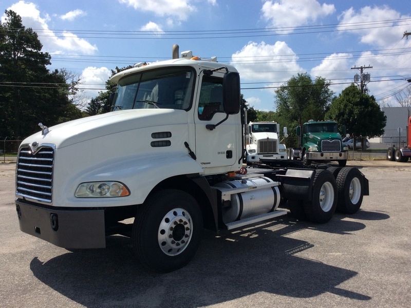 2006 Mack Vision  Conventional - Day Cab