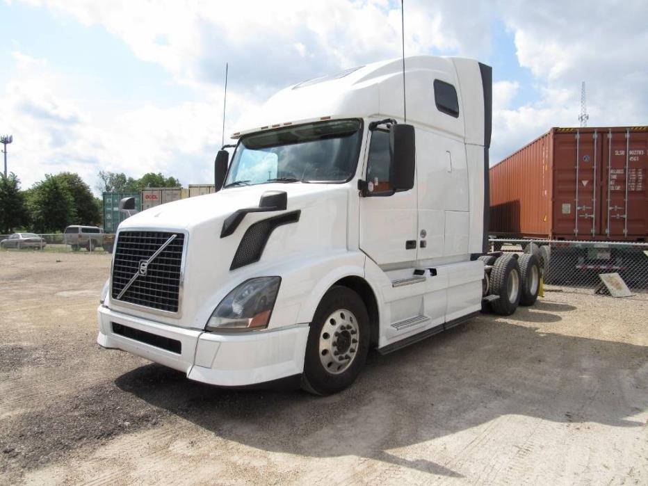 2013 Volvo Vnl670  Conventional - Sleeper Truck