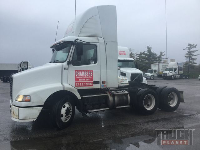 2006 Volvo Vnm64t  Conventional - Day Cab