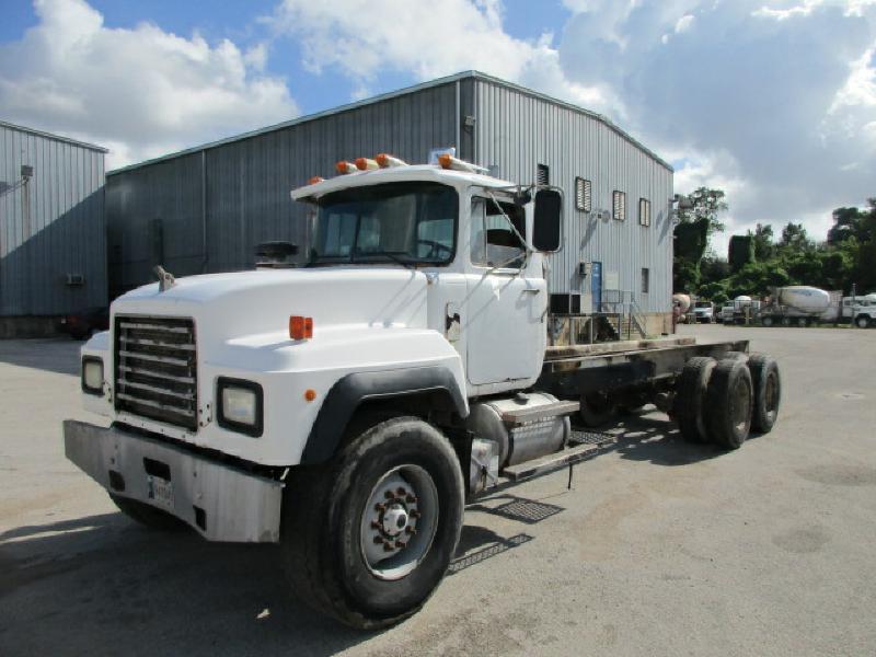 1997 Mack Rd690s  Cab Chassis