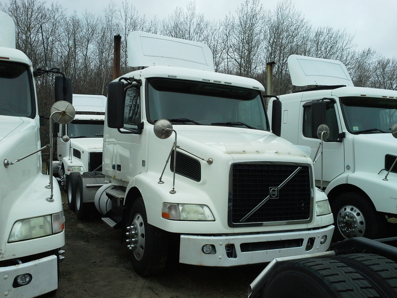 2008 Volvo Vnm420  Conventional - Sleeper Truck