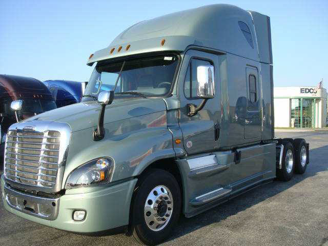 2016 Freightliner Ca12564slp - Ca  Conventional - Day Cab