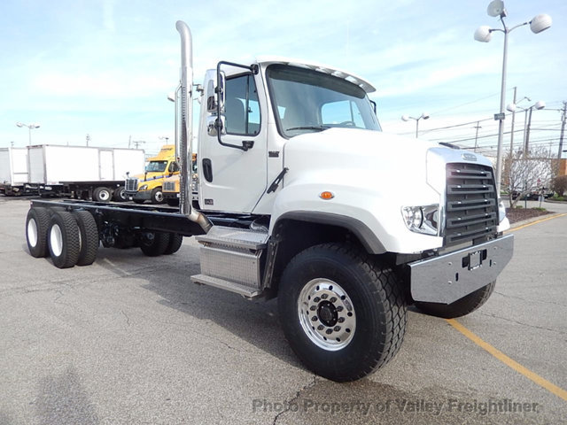 2016 Freightliner 114 Sd  Conventional - Day Cab