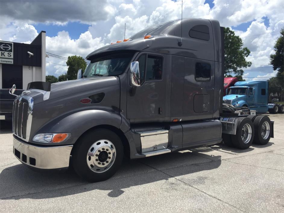 2006 Peterbilt 387  Conventional - Sleeper Truck